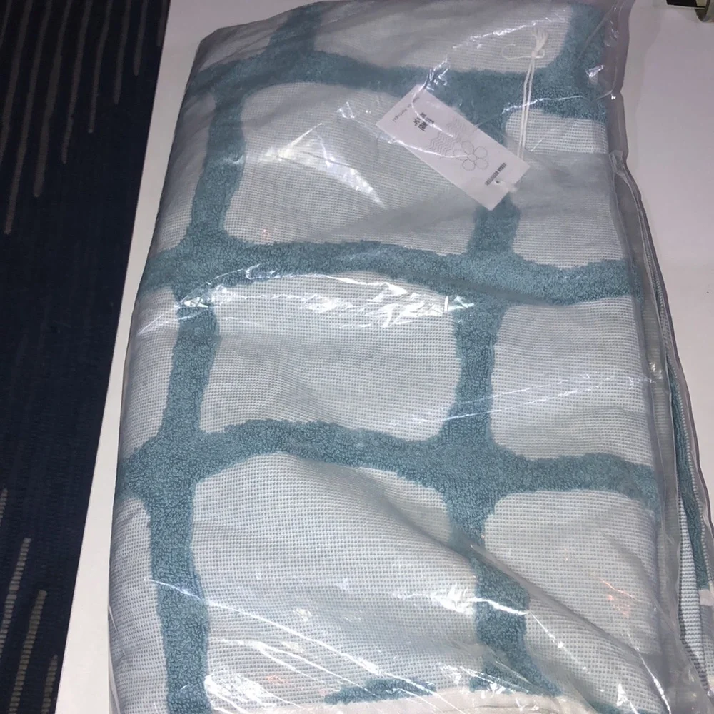 Wiggle Grid Printed Bath Towel